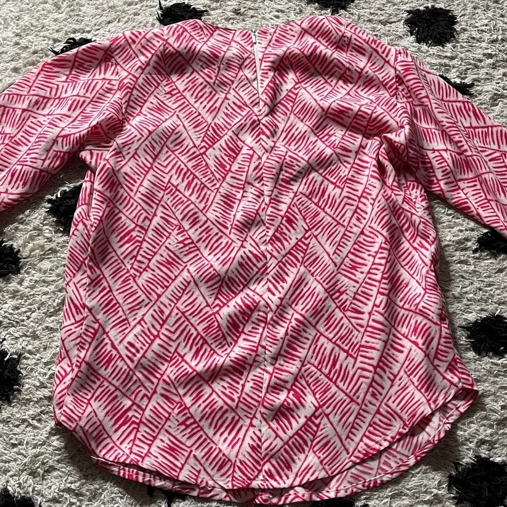 Bartle b. Size small Women's Dark Pink Patterned Top with back zipper